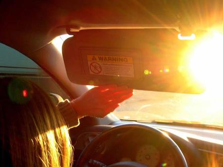 Kinh nghiệm hữu ích giúp chống chói mắt khi lái xe vào ban ngày