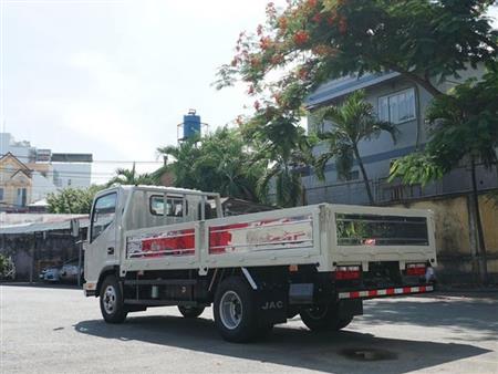 Xe tải Jac N350 sử dụng động cơ ISUZU thùng lửng 2